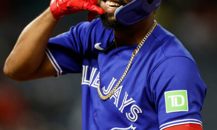 Toronto costal a Eloy Jiménez del roster para activar a George Springer
