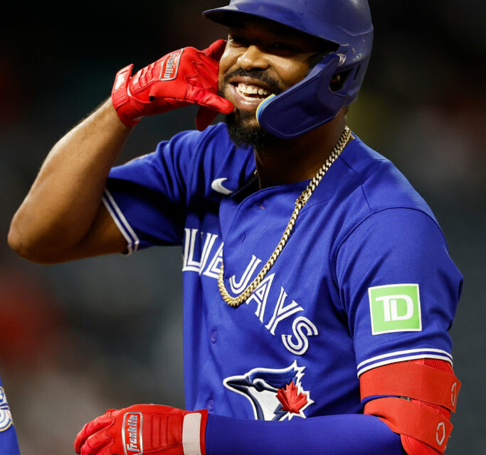 Toronto costal a Eloy Jiménez del roster para activar a George Springer