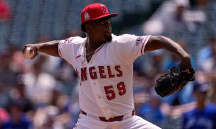 Gran inicio de José Soriano no sorprende a sus compañeros en los Angels