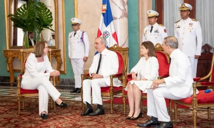 Abinader recibe cartas credenciales de seis nuevos embajadores en República Dominicana