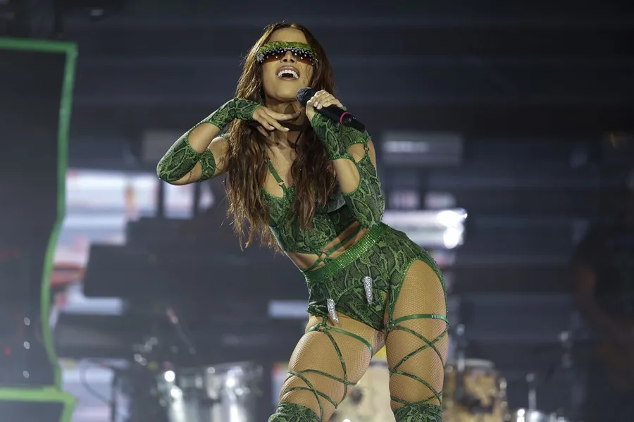 Anitta anuncia que Shakira participará en uno de los