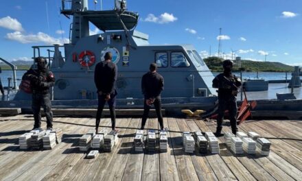 Autoridades incautan 151 paquetes de cocaína frente a las costas de Baní