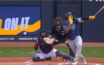 Junior Caminero sale del gozne tras golpearse el rostro con un foul | De Postrer Minuto