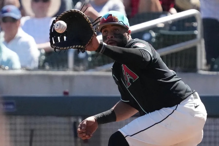 Arizona coloca a Carlos Santana en la serie de incapacitados
