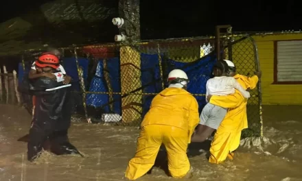 Cruz Roja despliega equipos de emergencia y realiza evacuaciones