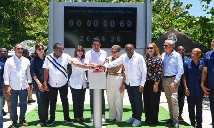 David Collado inicia construcción de plaza de vendedores en Playa Teco