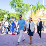 David Collado y Leah Campos recorren sitios históricos de la Ciudad Colonial