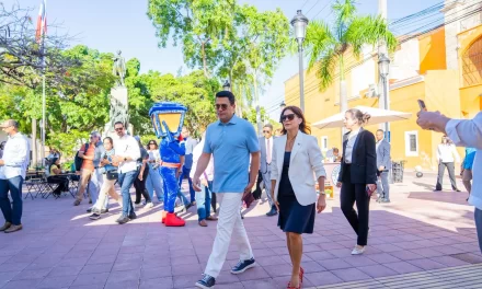 David Collado y Leah Campos recorren sitios históricos de la Ciudad Colonial