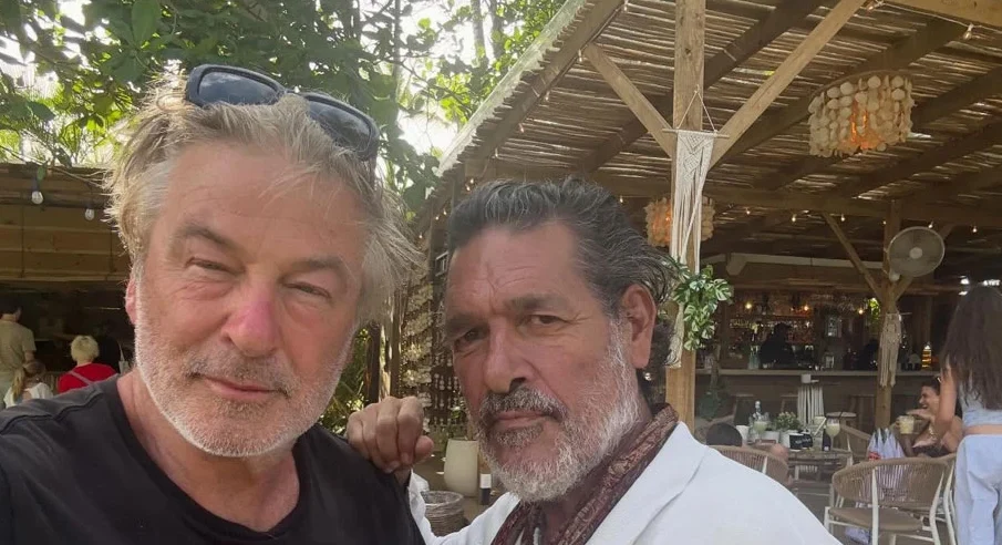 El actor Alec Baldwin de asueto en Las Terrenas con su tribu para Semana Santa