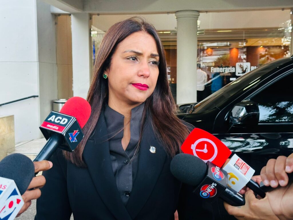 En presencia de familiares y figuras de la vida pública, descansan los restos de Carlos Batista Matos - Noticias de hoy en República Dominicana | último minuto