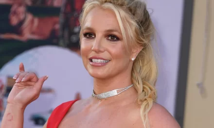 Britney Spears ingresa voluntariamente a centro de tratamiento