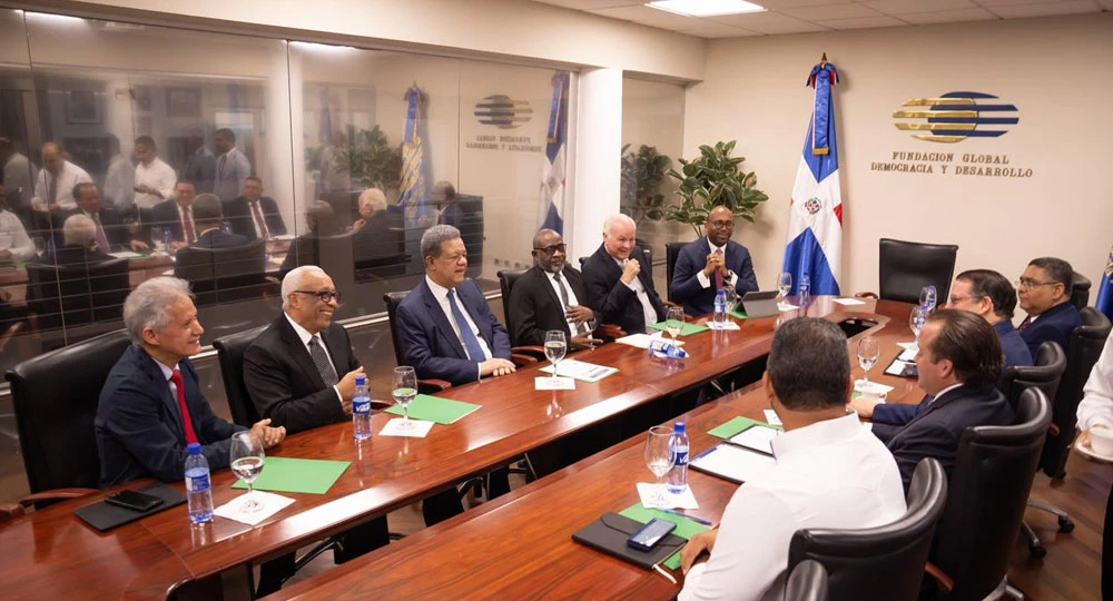 Gobierno y expresidente Leonel Fernández discuten la reacción del país frente a el conflicto en Medio Oriente – RC Noticias