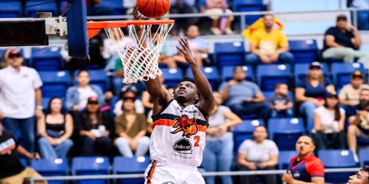 Keith Williams lidera remontada y da triunfo a Reales sobre Leones en tiempo extra | De Postrer Minuto