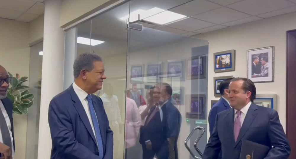 Leonel Fernández recibe comisión del Gobierno dominicano – RC Noticias