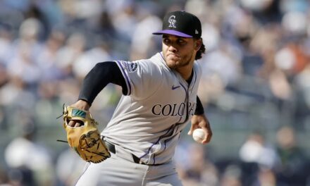 Cardenales adquieren al dominicano Luis Peralta desde los Rockies