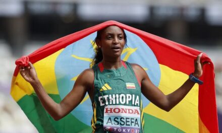 Tigst Assefa impone récord mundial y conquista el Maratón de Londres | De Extremo Minuto