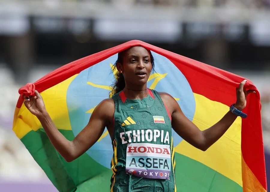 Tigst Assefa impone récord mundial y conquista el Maratón de Londres | De Extremo Minuto