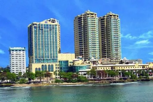 Malecón Centro: cornisa desprendida era no estructural