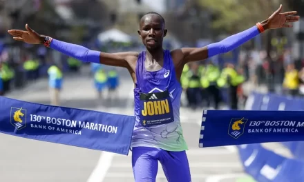 El keniano John Korir rompe el récord en Boston y su compatriota Sharon Lokedi repite en mujeres | De Extremo Minuto