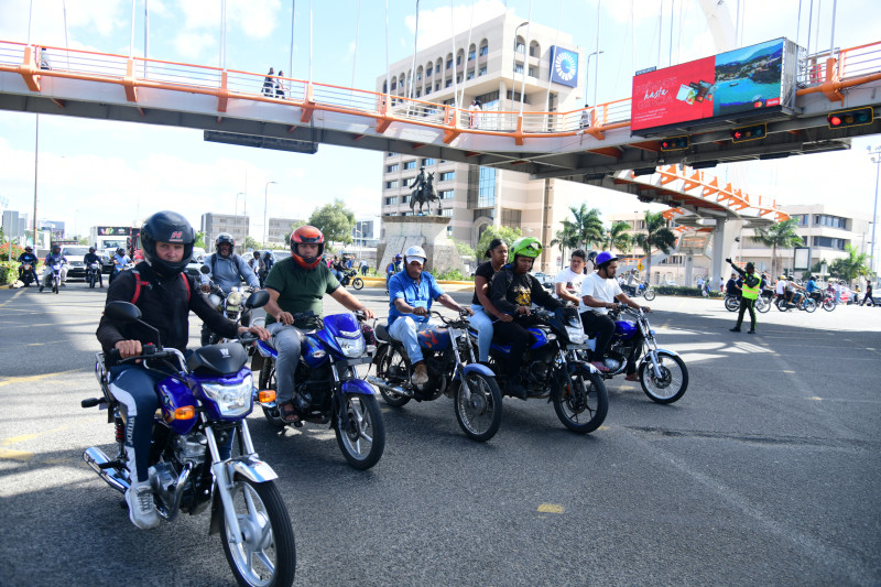 Mario Díaz propone frenar importación de motocicletas