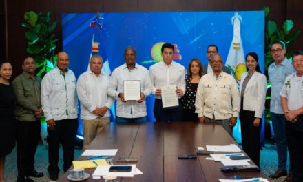 República Dominicana firma convenio para mejorar servicios de guías turísticos