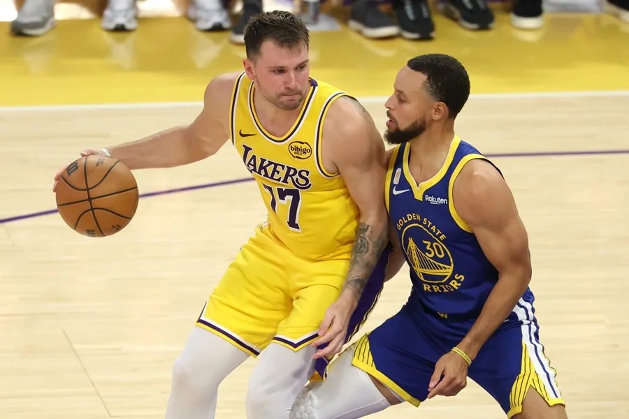 Curry y Dončić lideran ventas de camisetas en la NBA al pestillo de la temporada regular | De Zaguero Minuto