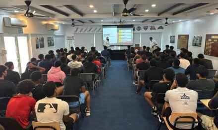 Prospectos de los Yankees reciben charla de integridad y liderazgo en Boca Chica | De Postrero Minuto