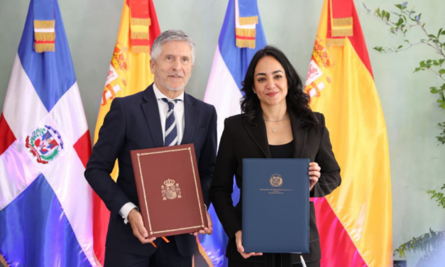 República Dominicana y España firman tratado de seguridad para combatir el crimen organizado
