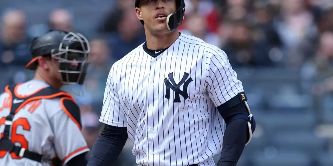 Giancarlo Stanton abandona el partido contra los Astros en la sexta entrada