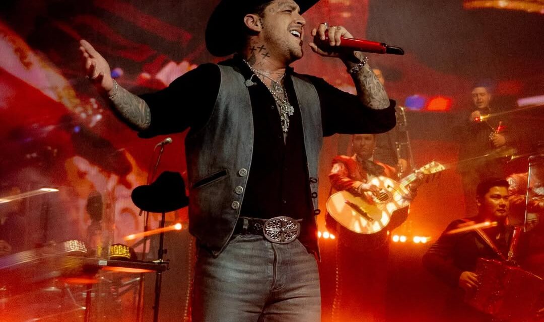 Christian Nodal llenó “El Cora” de miles en Altos de Chavón