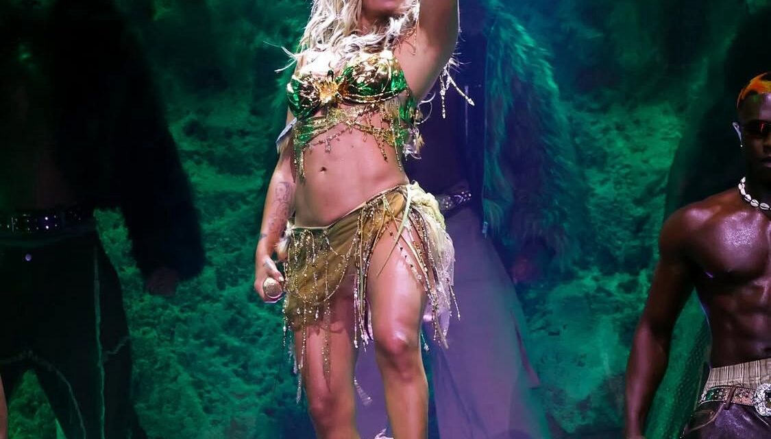 Karol G brilla en Coachella como la primera mujer latina