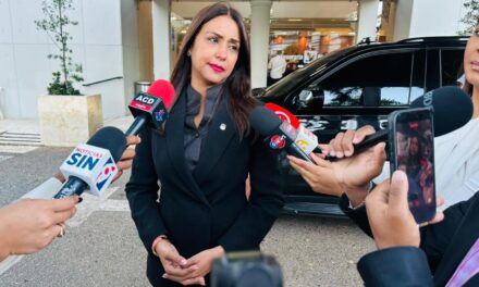 Selinée Méndez, entre lágrimas, se despide de Carlos