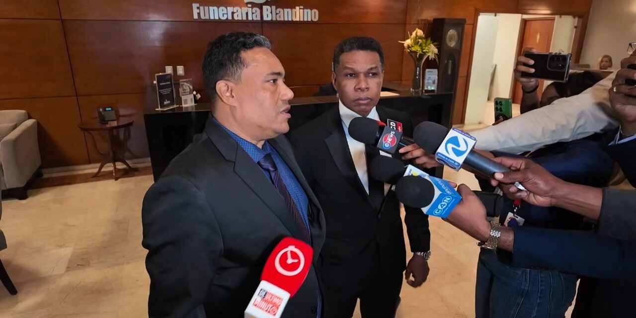Raymond y Miguel lamentan la crimen de Carlos Batista