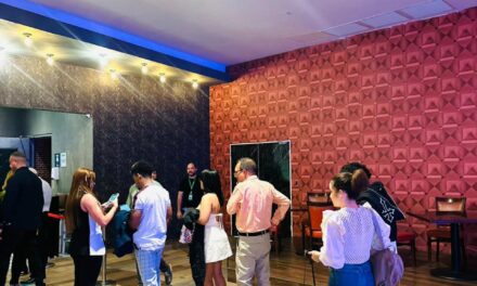 Fans llegan al Hard Rock Café Santo Domingo