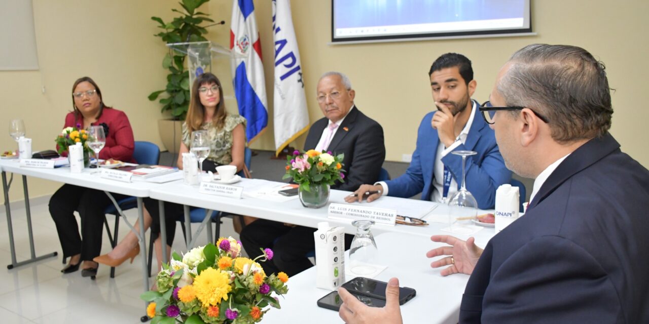 ONAPI realiza conversatorio para avanzar la industria deportiva en la propiedad industrial