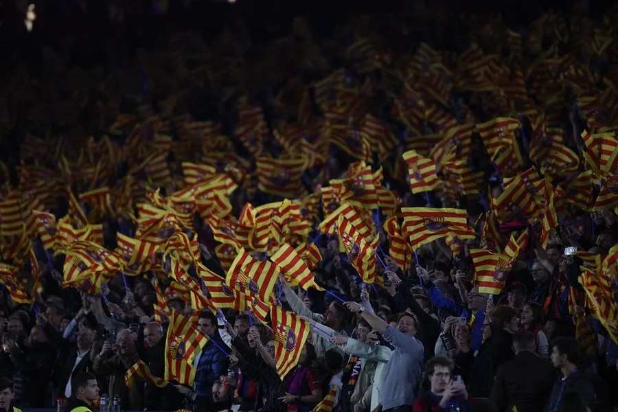 Incidentes en el Camp Nou: aficionados del Barcelona lanzan objetos al autobús del Atlético | De Posterior Minuto