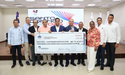 Ministro Kelvin Cruz entrega RD$178 millones más al COD para preparación de atletas