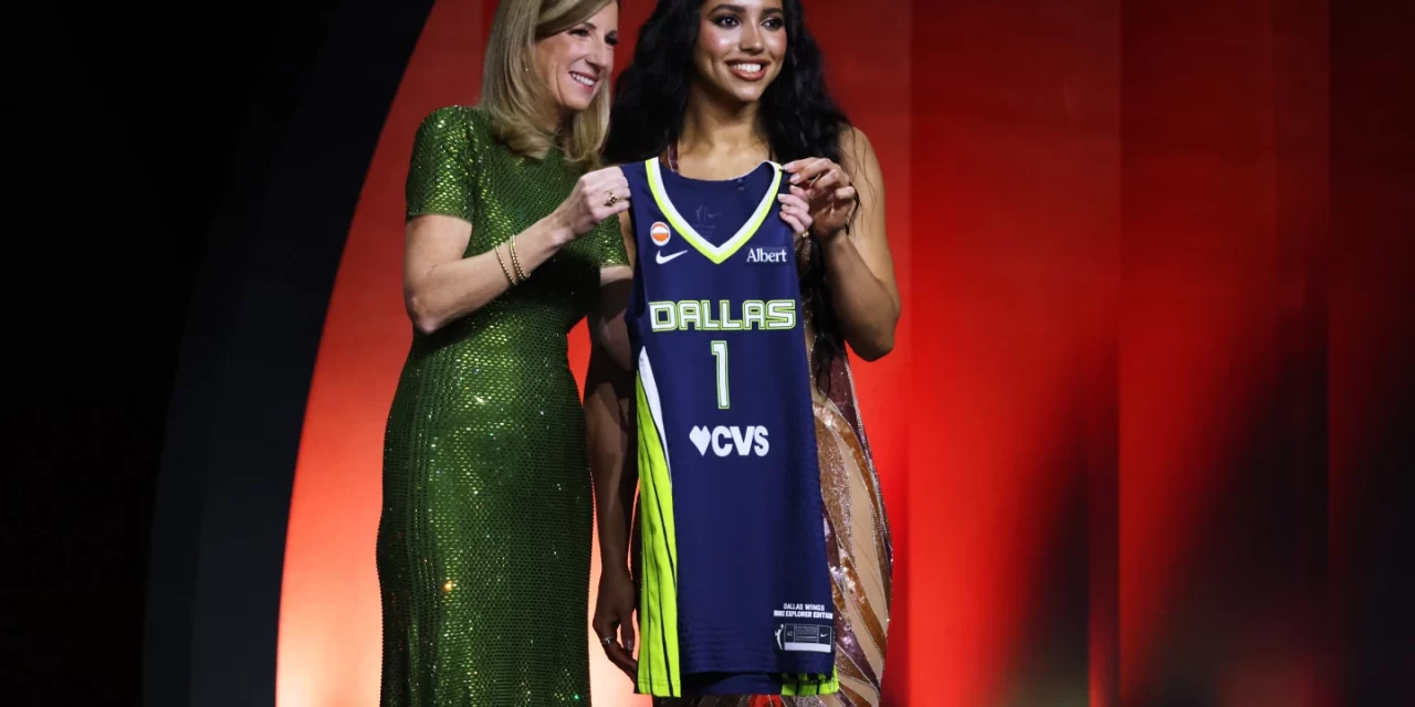 Azzi Fudd seleccionada número 1 en draft WNBA con anuencia de 500.000 dólares