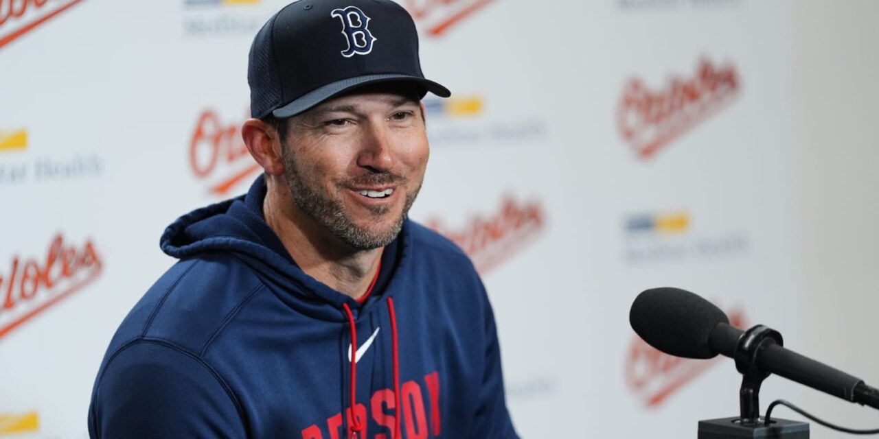 Chad Tracy es presentado como manager momentáneo de los Medias Rojas