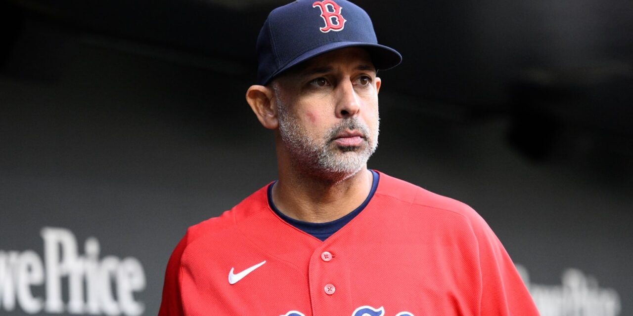 Tres factores en la audacia de los Medias Rojas de despedir a Cora