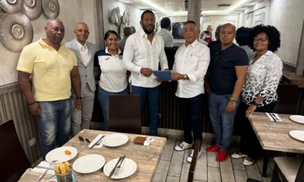 Comisión de Esgrima del COD le entrega al nuevo comité ejecutor de Fedomes