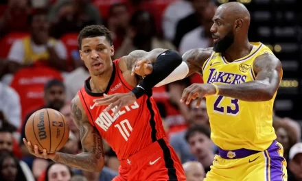 LeBron James anota el triple del igualada y Lakers remontan
