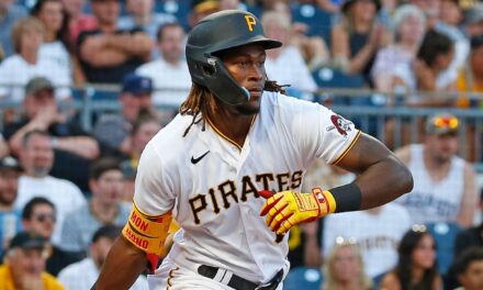 Cruz conecta jonrón más potente de la temporada y director triunfo de Piratas sobre Texas | De Postrero Minuto