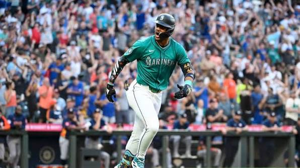 Julio Rodríguez conecta jonrón y lidera triunfo de Seattle en duelo de poder | De Postrer Minuto