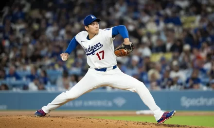 Ohtani garrocha 6 entradas sin permitir carreras mientras los Dodgers vencen a los Guardians