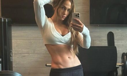 Jennifer López causa revuelo en redes con fotografía