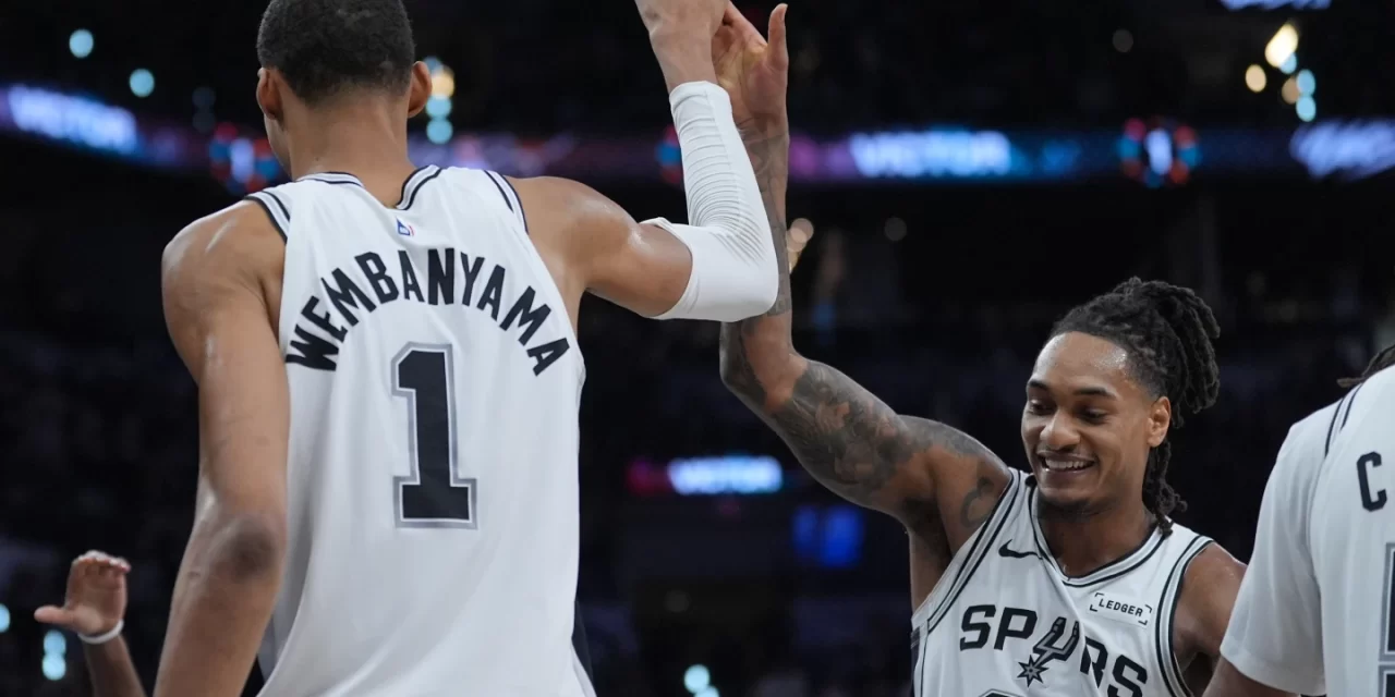 Spurs eliminan a Blazers, Knicks aplastan a Hawks y Sixers sorprenden a Celtics