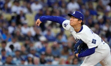 Yamamoto supera jonrón tempranero y retira a 20 Mets en fila