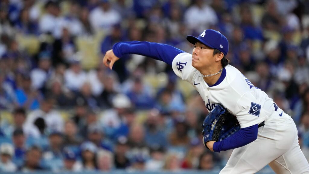 Yamamoto supera jonrón tempranero y retira a 20 Mets en fila