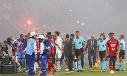 Suspenden partido entre Medellín y Flamengo por disturbios en las gradas | De Zaguero Minuto